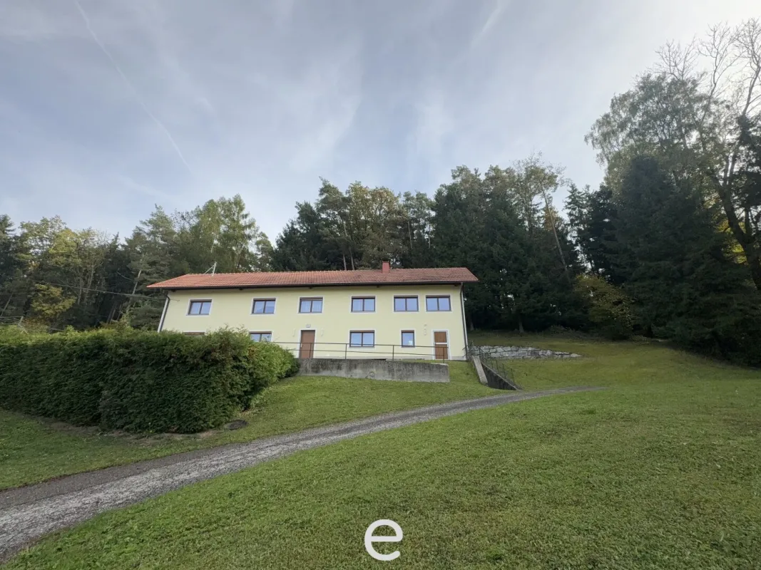 Großzügiges Familienhaus mit viel Potenzial in Naturlage in Weißkirchen! - Bild 1