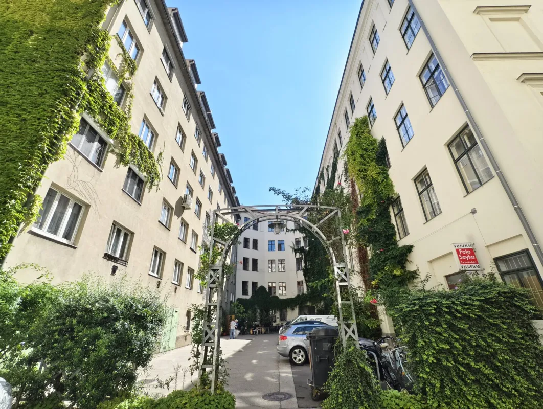 Charmante 2-Zimmer-Wohnung in absoluter Hofruhelage – 1020 Wien, Czerningasse - U1 Nestroyplatz - Bild 1