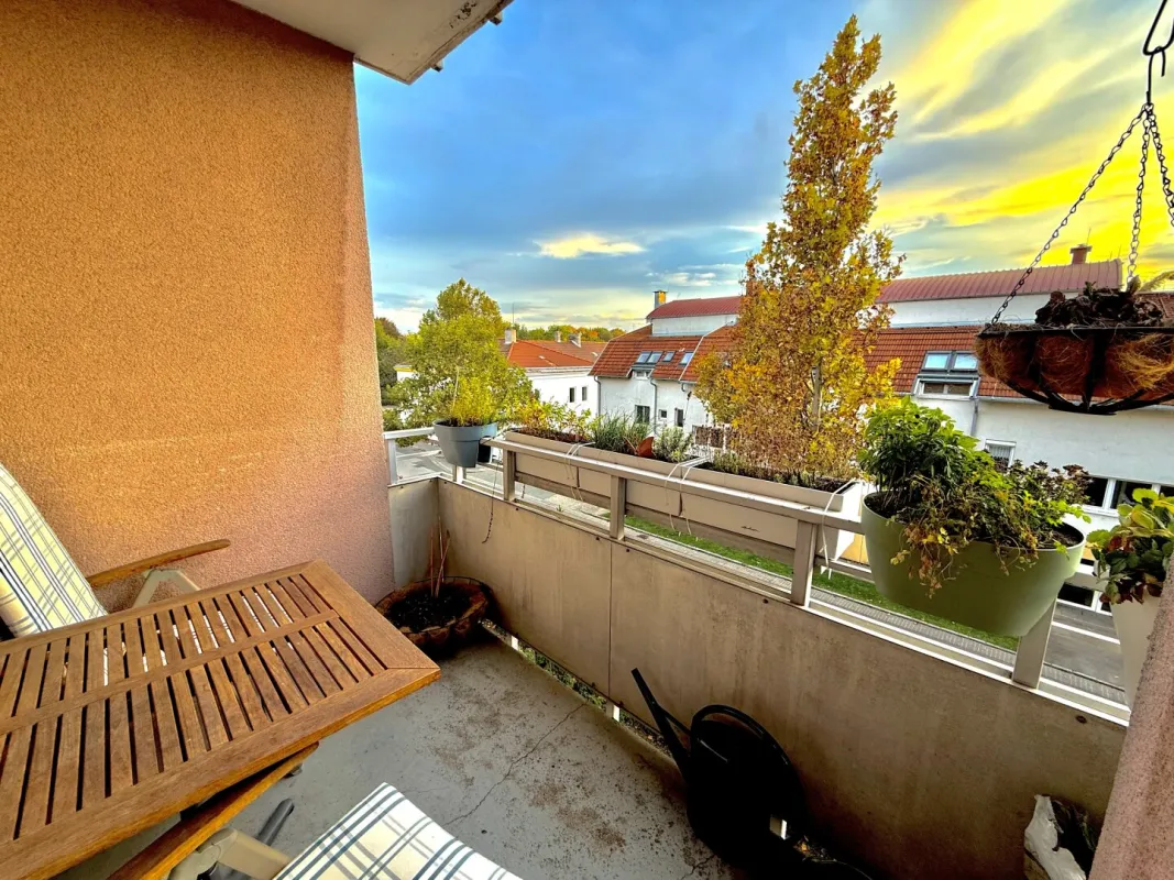 RUHIGE WOHLFÜHL-OASE - BJ 1990 - 2 Zimmer - Garage - ca. 63 m² NFL - Loggia - - Bild 1