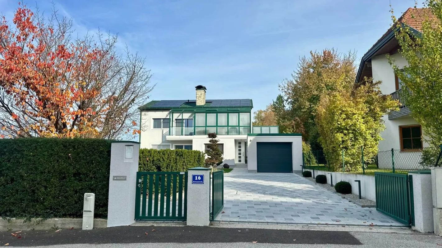 Exklusives Wohnhaus in Enns mit Pool, Outdoorküche und Wintergarten zu verkaufen - Bild 1