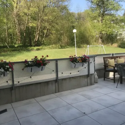 Gartenwohnung mit unverbaubarem Waldblick - unbegrenzter Nutzung von Hallenbad, Sauna, Turnsaal - Bild 2