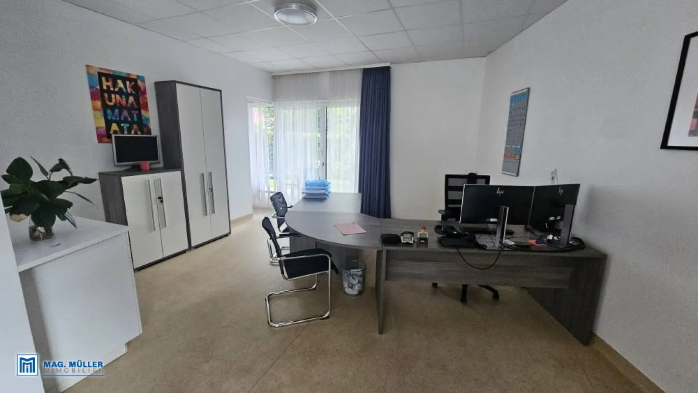 ARZTPRAXIS  - Ordination  oder Büro, hier bei den Landeskliniken ist nicht nur die Lage TOP - Bild 1