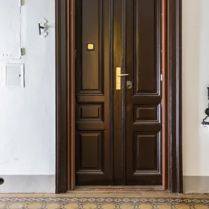 Hippe Starterwohnung mit Altbauflair in bester Lage - Bild 2