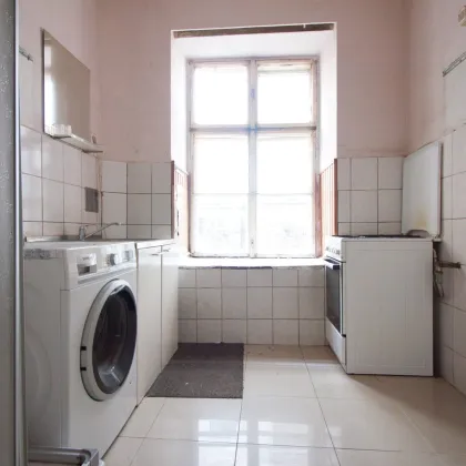 Sanierungsbedürftig | 2 Zimmer Altbau-Wohnung | ruhige Innenhoflage | zentral begehbar - Bild 3