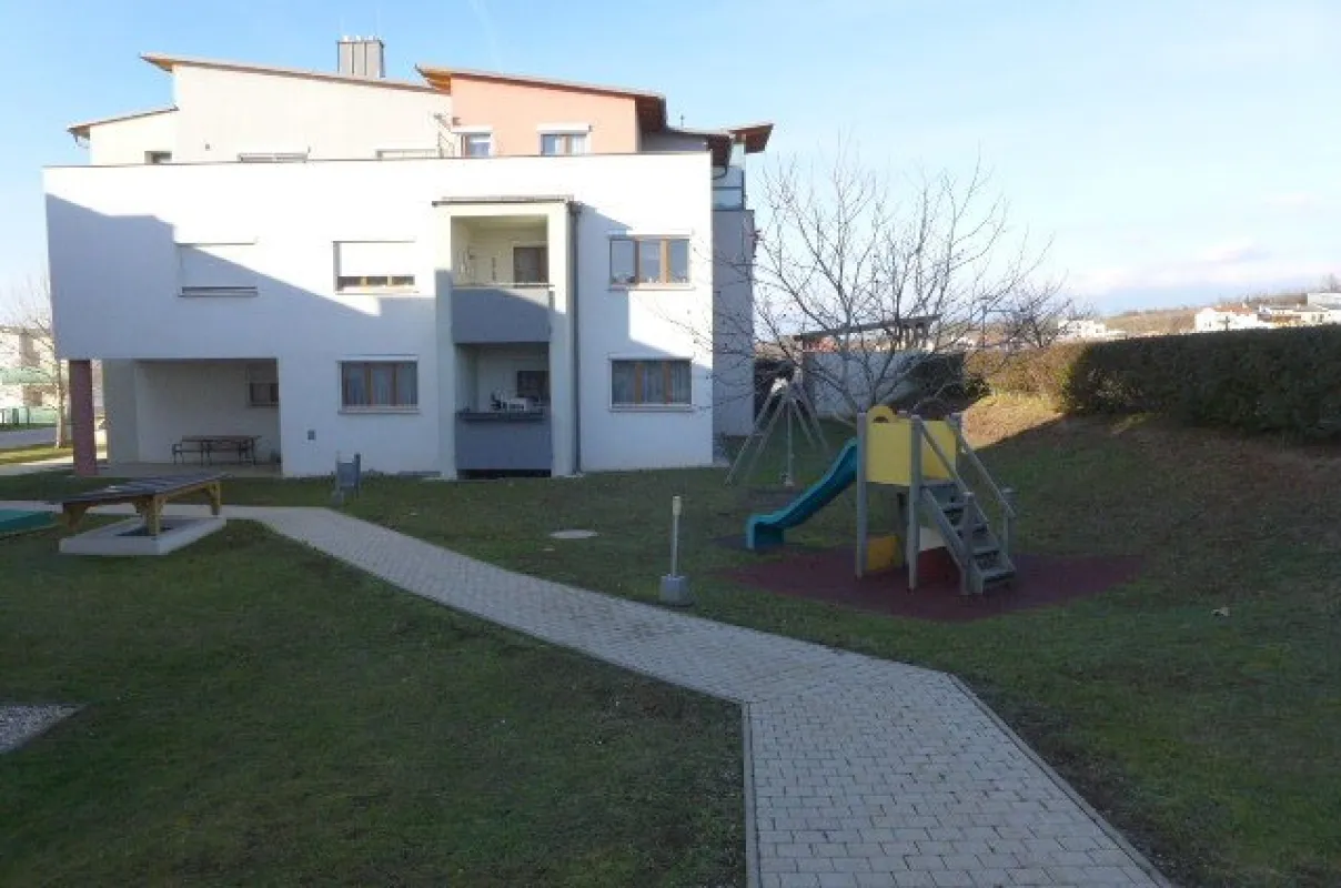 Moderne Wohlfühlwohnung in Ortsrandlage in Weiden am See - Bild 1