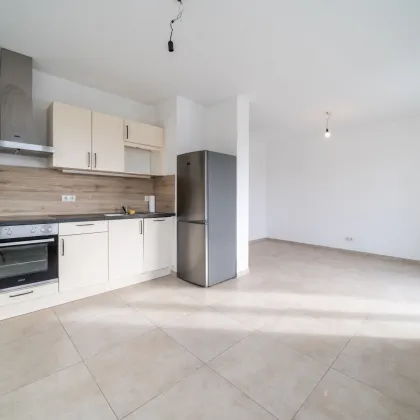 direkt im Herzen von Strasshof: moderne Wohnung mit Balkon und hochwertiger Ausstattung *sofort bezugsbereit - Bild 2