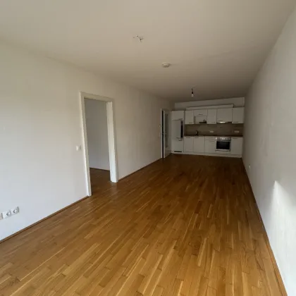 Günstige 2 Zimmerwohnung mit ruhigem Balkon in en Innenhof! Unbefristet! - Bild 3