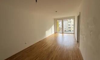 Günstige 2 Zimmerwohnung mit ruhigem Balkon in en Innenhof! Unbefristet!