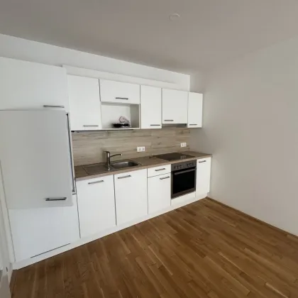 Günstige 2 Zimmerwohnung mit ruhigem Balkon in en Innenhof! Unbefristet! - Bild 2