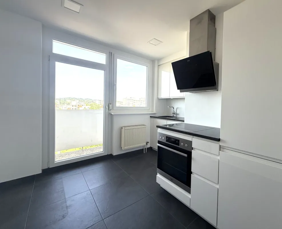 Traumhafte Aussicht trifft auf Toplage - 2-Zimmer Wohnung mit Küche & Loggia! - Bild 1