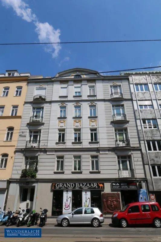 Erstbezug nach Komplettsanierung mit Balkon im Stilaltbau - Bild 1