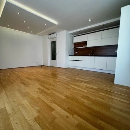 sehr schöne 4 Zimmer-Dachgeschosswohnung mit Weitblick in zentraler Lage *2 Balkone, Klimaanlage, Raffstore-Jalousien* - Bild 3