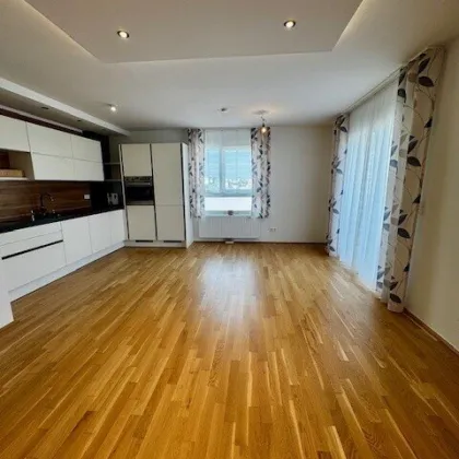 sehr schöne 4 Zimmer-Dachgeschosswohnung mit Weitblick in zentraler Lage *2 Balkone, Klimaanlage, Raffstore-Jalousien* - Bild 2