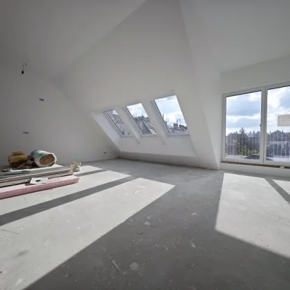 ERSTBEZUG | DG-Terrassenwohnung mit 3 Zimmern | Klima & Luftwärmepumpe | Tiefgaragenplatz | Nähe Liesing & Riverside - Bild 2
