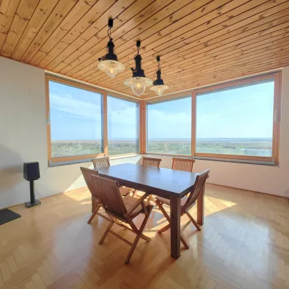 ++ TRAUMBLICK über den gesamten Neusiedler See ++ Architektenvilla mit weitläufigem Garten und traumhaftem Seeblick in idyllischer Lage! + Teilung und weitere Bebauung des Grundstückes möglich - Bild 2