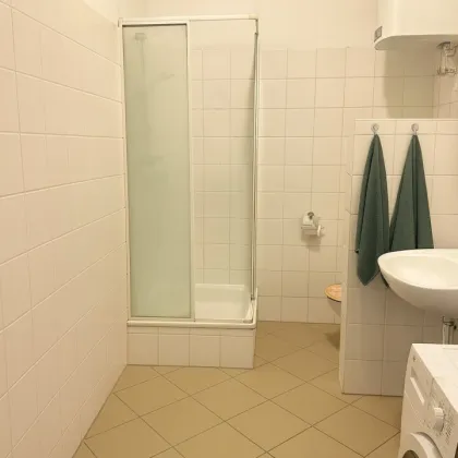 ++ Investment in Ihre Zukunft ++ Unbefristet vermietete Altbauwohnung in begehrter Lage - Bild 3