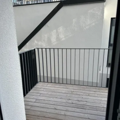 ++ Top Investition ++ Befristet vermietete Altbauwohnung + saniert + Balkon - Bild 3