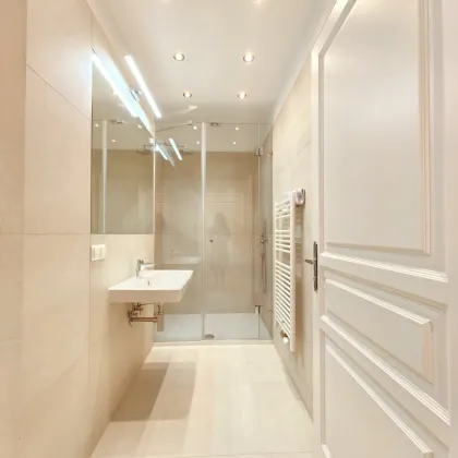 ++ MEIN GARTEN IST DER AUGARTEN ++ HELLE ALTBAUWOHNUNG + INNENHOFLAGE + Komplett saniert + befristet vermietet - Bild 3