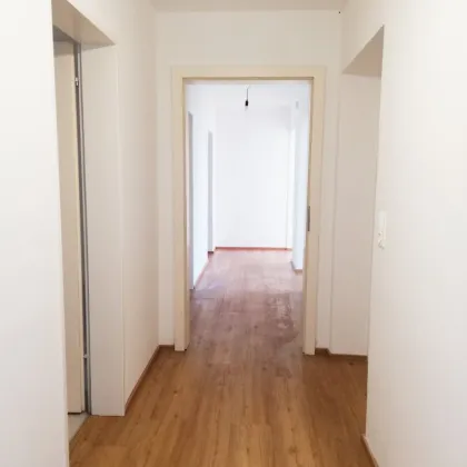 Geräumige 3-Zi-Wohnung mit Loggia und wunderbaren Ausblick - Bild 3
