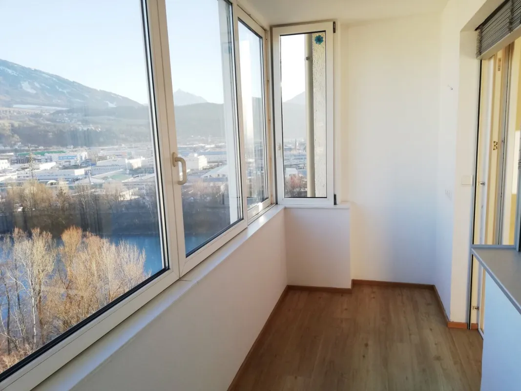 Geräumige 3-Zi-Wohnung mit Loggia und wunderbaren Ausblick - Bild 1