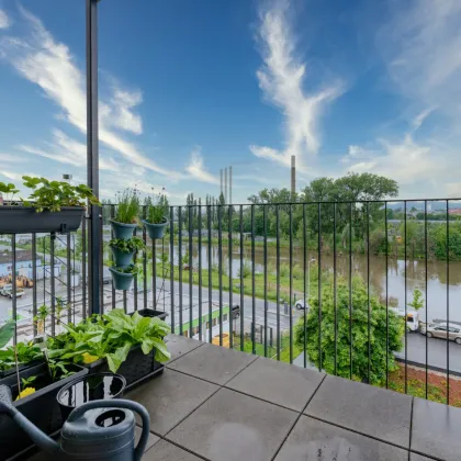 TRAUMHAFTE FERNSICHT | NEUWERTIGE 3-ZIMMER-WOHNUNG MIT BALKON - Bild 2