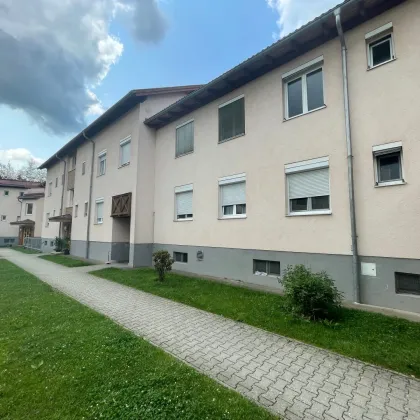 Attraktive 2-Zimmer-Dachgeschosswohnung mit Loggia und separater Küche in Attnang-Puchheim! Eigener Garage und Keller vorhanden! Ab 01.12.2025 frei! - Bild 2