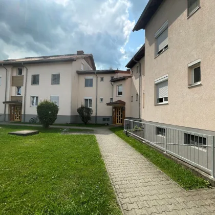 Attraktive 2-Zimmer-Dachgeschosswohnung mit Loggia und separater Küche in Attnang-Puchheim! Eigener Garage und Keller vorhanden! Ab 01.12.2025 frei! - Bild 3