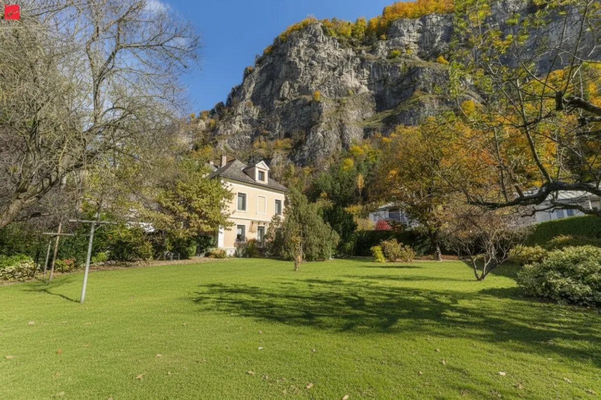 Historische Altbauvilla mit atemberaubendem Garten - Bild 1