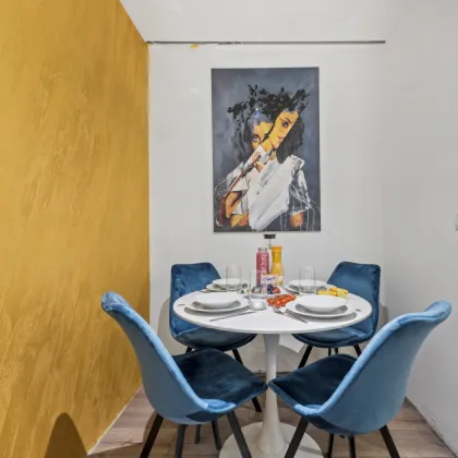 Vollmöblierte 3-Zimmer-Wohnung mit Loggia & zwei getrennt begehbaren Schlafzimmern! (WG-tauglich) 5 Gehminuten zur Mariahilfer-Straße - Bild 2