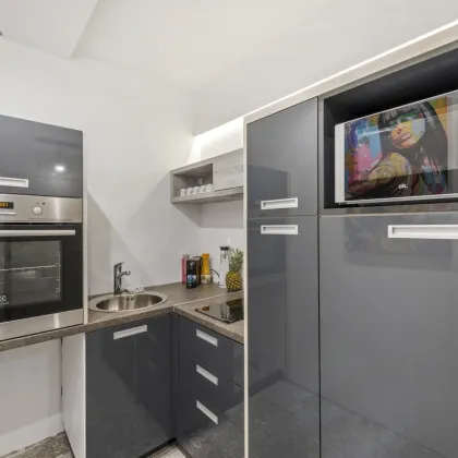 Vollmöblierte 3-Zimmer-Wohnung mit Loggia & zwei getrennt begehbaren Schlafzimmern! (WG-tauglich) 5 Gehminuten zur Mariahilfer-Straße - Bild 3