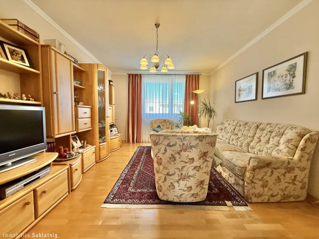 TRAUMHAFTE 2-ZIMMER-WOHNUNG in Ebenfurth mit Loggia und Garage! - Bild 1