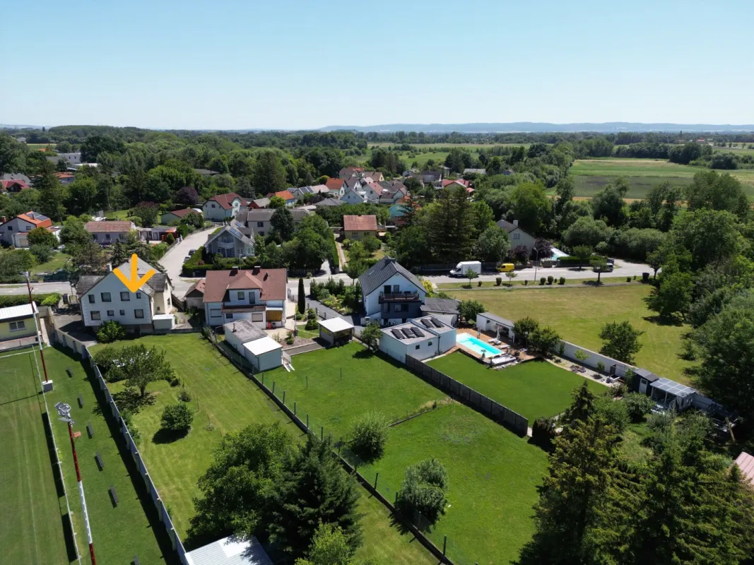 2.027 m² Baugrundstück mit zwei Doppelhaushälften - Bild 1