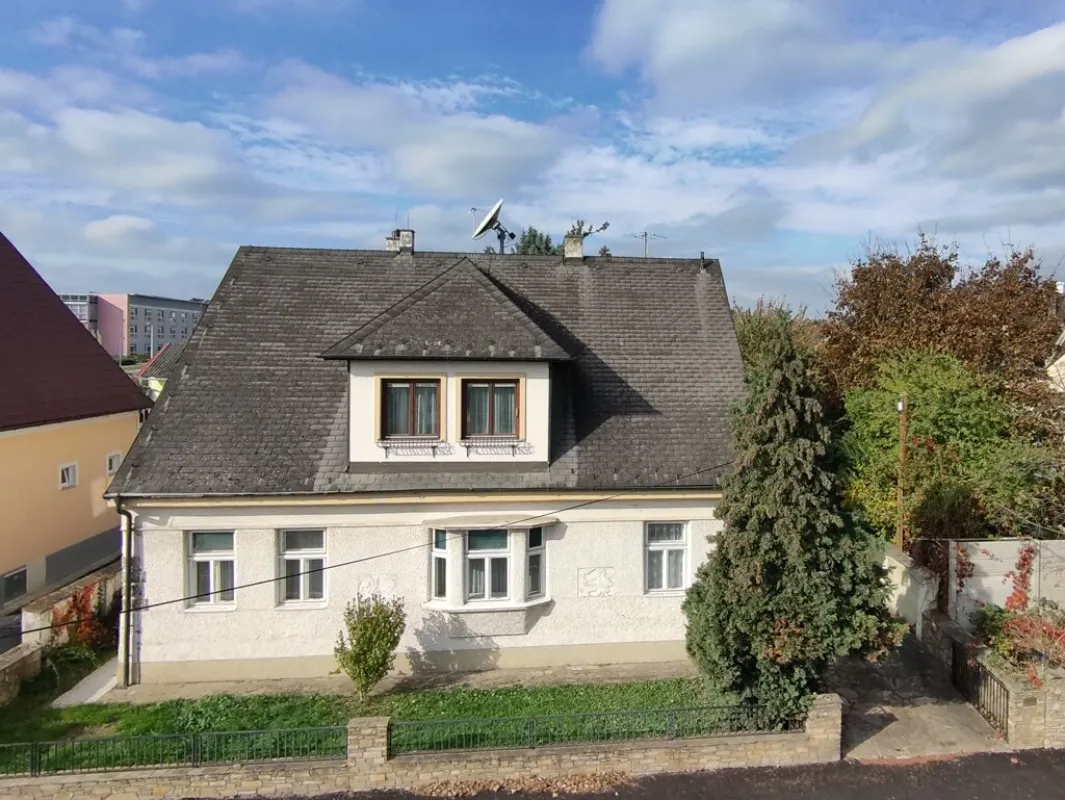 Zistersdorf: A5 - Nähe: großzügiges Wohnhaus ( 2 Wohneinheiten ) mit traumhaften Garten, Garage und Werkstatt - Bild 1