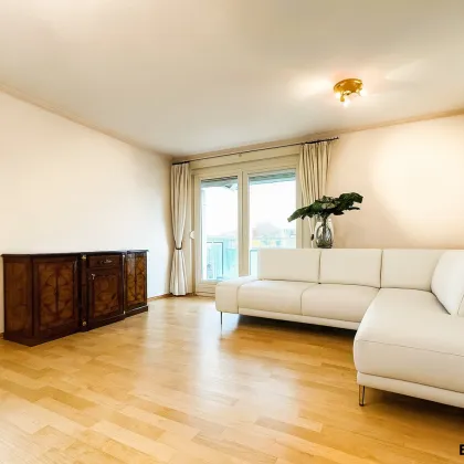 WOHNEN MIT AUSBLICK: Wunderschöne 3-Zimmerwohnung mit 2 verglasten Balkonen nahe Stadtgrenze von INNSBRUCK! - Bild 3