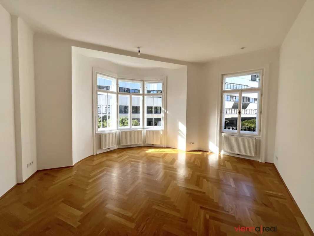 UNBEFRISTET - Helle 4-Zimmer Wohnung mit separater Küche, 2 Bädern, 2 WCs, Abstellraum und Balkon am Spittelauer Platz - Bild 1