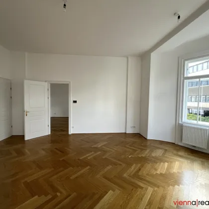 UNBEFRISTET - Helle 4-Zimmer Wohnung mit separater Küche, 2 Bädern, 2 WCs, Abstellraum und Balkon am Spittelauer Platz - Bild 2