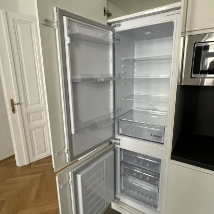 UNBEFRISTET - Ruhige und helle 3-Zimmer Altbauwohnung mit Wohnküche und Abstellraum in begehrter Lage - Bild 3