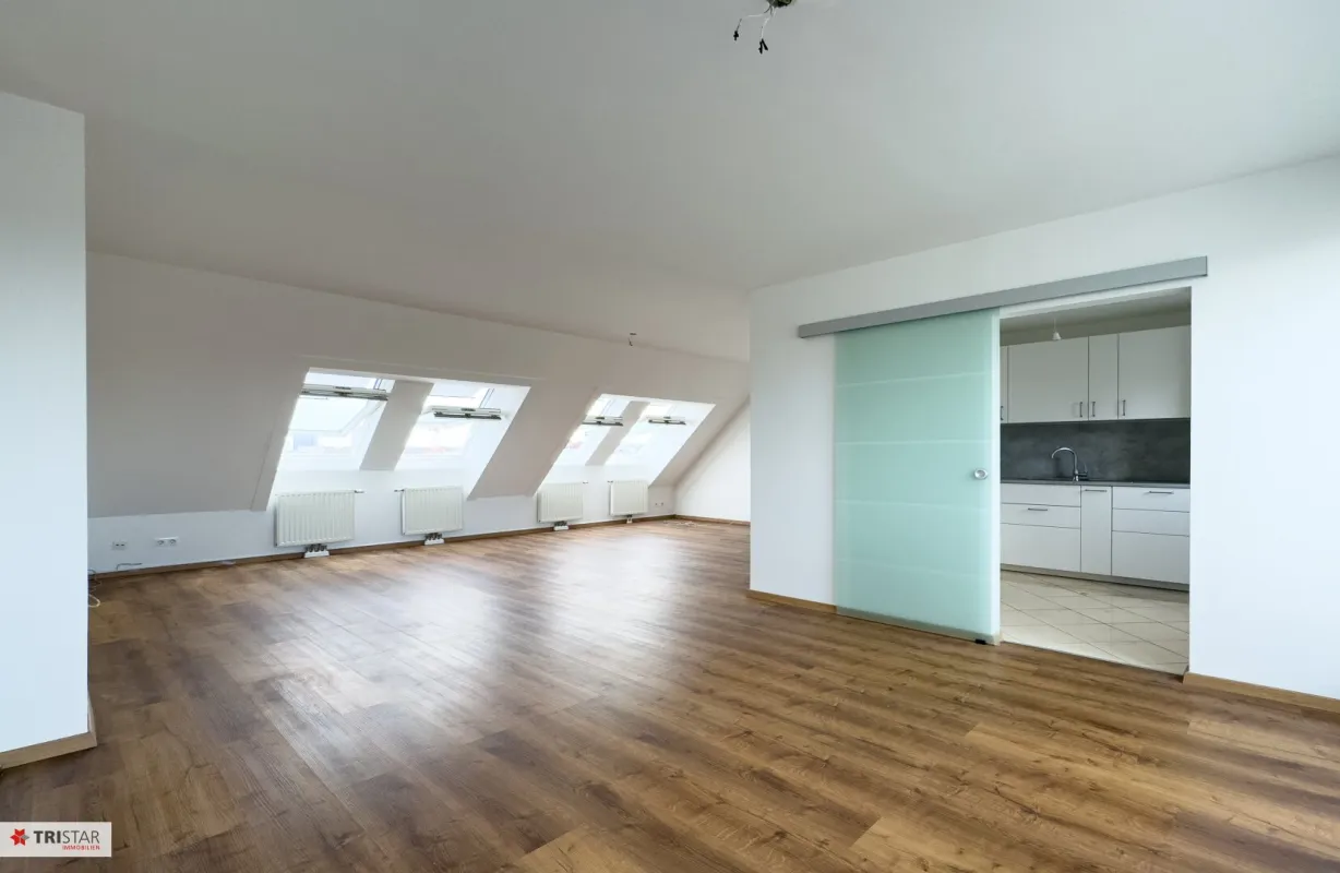 4-Zimmer-Dachtraum mit Südwest-Terrasse & Weitblick & Garage - Bild 1