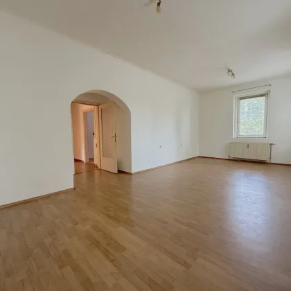 Schnäppchen-Alarm! Sanierungsbedürftige 74m2 Altbauwohnung mit enormen Potenzial, Carport & großzügigem Keller – Ihr neues Zuhause in Graz! Innenhof-Balkon kann bewilligt werden! - Bild 2