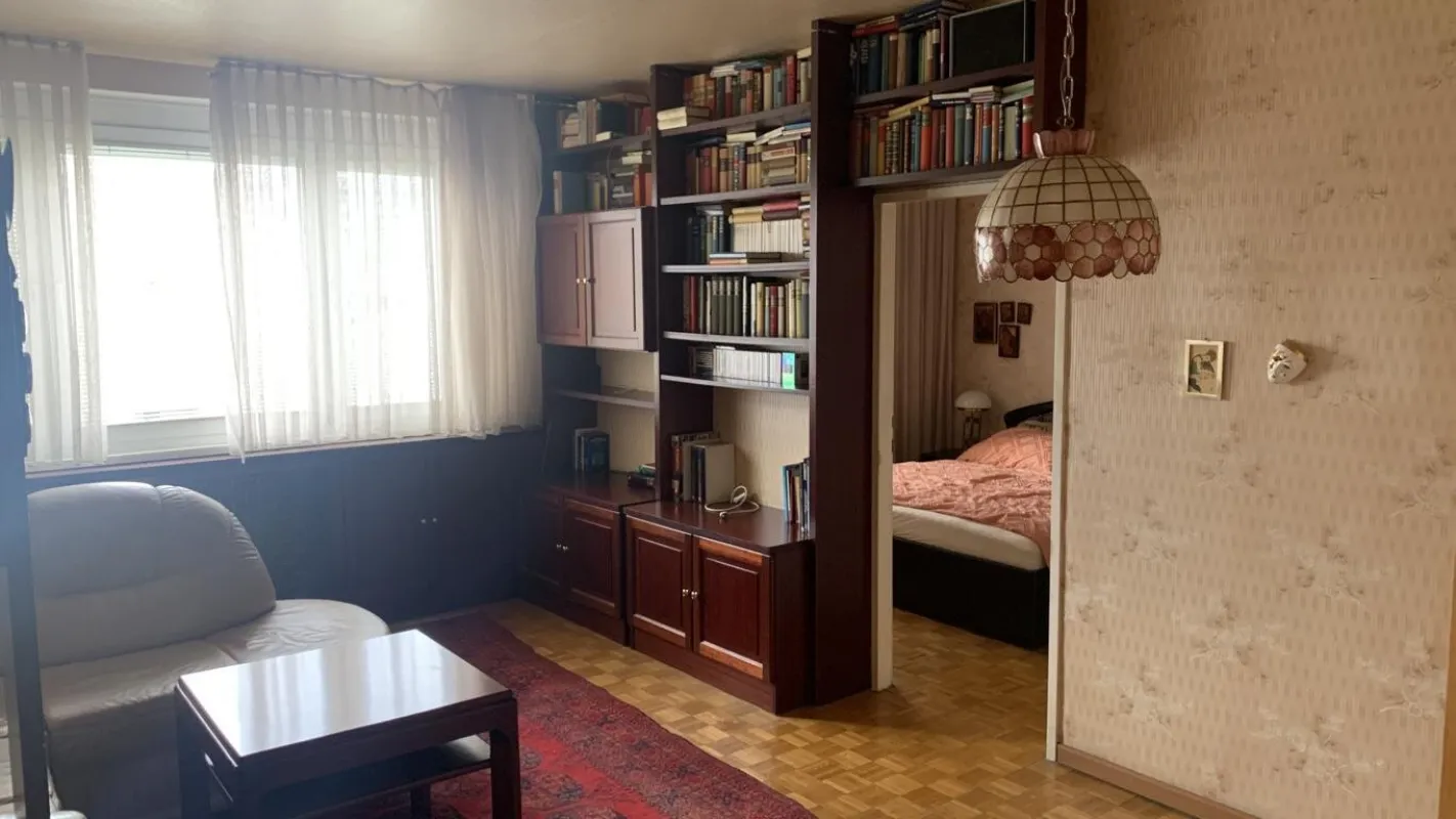 Westseitig helle und leistbare 2-Zimmer-Wohnung im  letzten Liftstock in 1100 Wien – Sofortbezug möglich - Bild 1