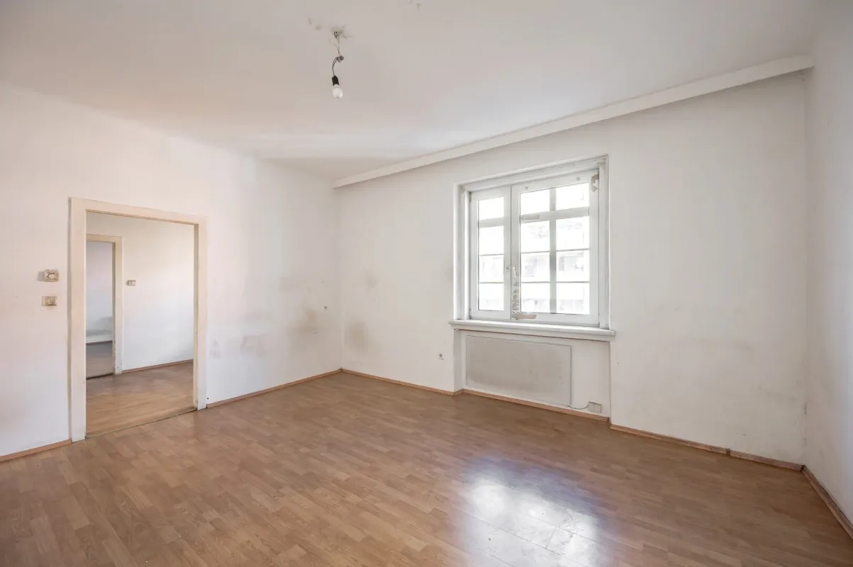 ++NEU++ 3-Zimmer Altbau-Wohnung (sanierungsbedürftig) mit viel Potenzial! - Bild 1