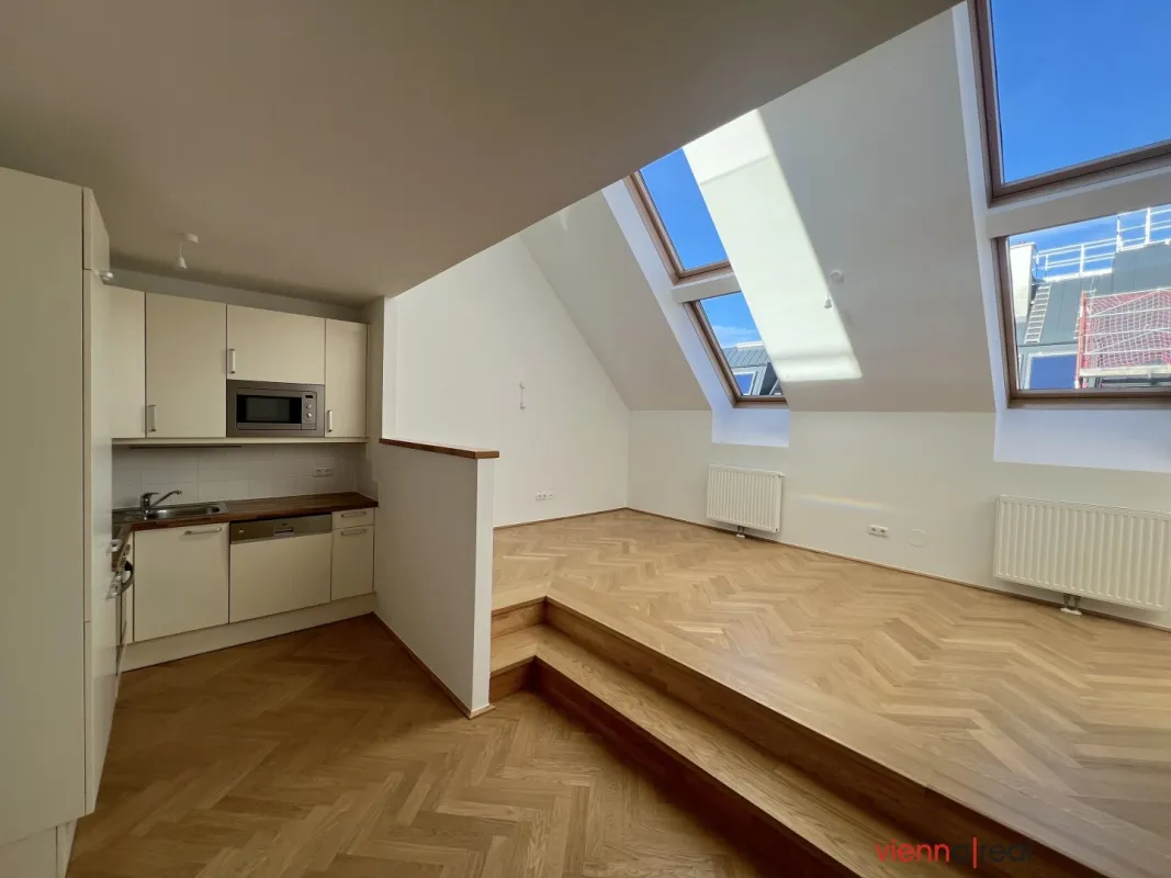 UNBEFRISTET - Lichtdurchflutete Maisonette Wohnung mit Galerie und 49 m2 Dachterrasse - Hoflage - Bild 1