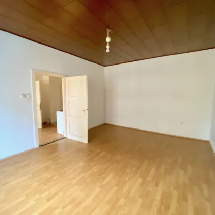 3 Zimmer-Wohnung ZUM SANIEREN, HELL und RUHIG! - Bild 2