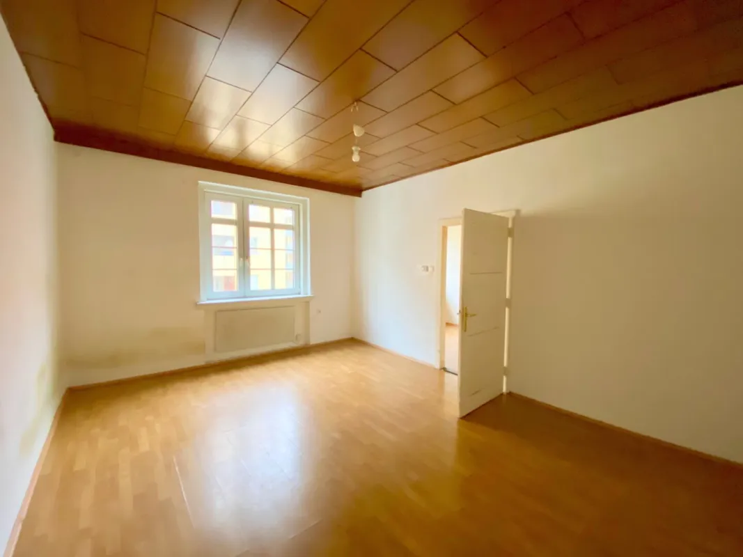 3 Zimmer-Wohnung ZUM SANIEREN, HELL und RUHIG! - Bild 1