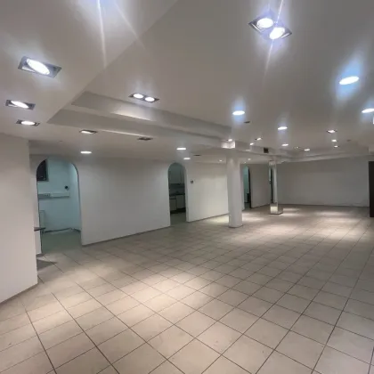 JENBACH - Perfekte Gelegenheit für Ihren Business-Traum: Großzügig eingeteilte Handels bzw. Büro/Praxisfläche im Ortskern von Jenbach - Bild 3