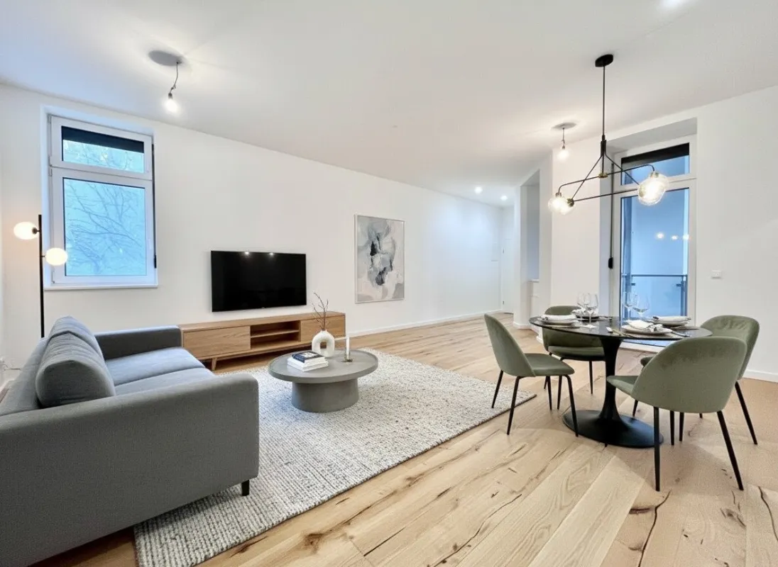 GENERALSANIERTE 2 ZIMMERWOHNUNG MIT BALKON NÄHE SCHLOSS BELVEDERE - Bild 1