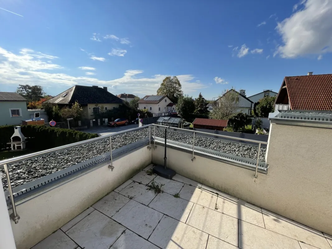 TOP 2-ZIMMMER-WOHNUNG ++ TERRASSE MIT FERNBLICK/GARAGE ++ NÄHE SCHWECHAT! - Bild 1