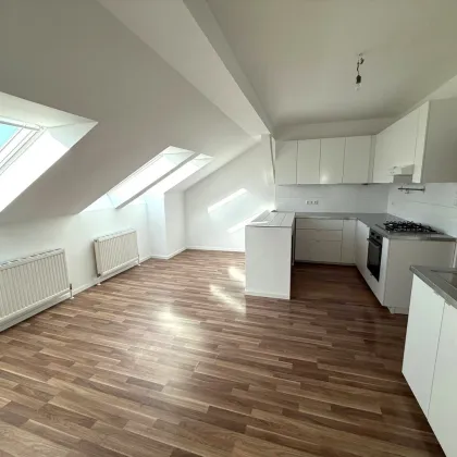 Nur ca. € 4.000 pro m² - 3 Zimmer DG-Wohnung  -  2 Gehminuten zur U3 Station Johnstraße - Bild 2