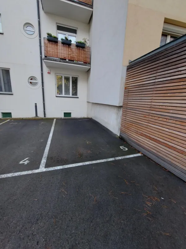 KFZ Abstellplatz (Innenhof) im Herzen von Baden - Bild 1