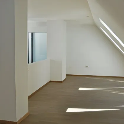 Exklusive 3-Zimmer-Maisonette – unbefristeter Wohntraum mit großzügiger Dachterrasse im Biedermeier-Schlössl! - Bild 2